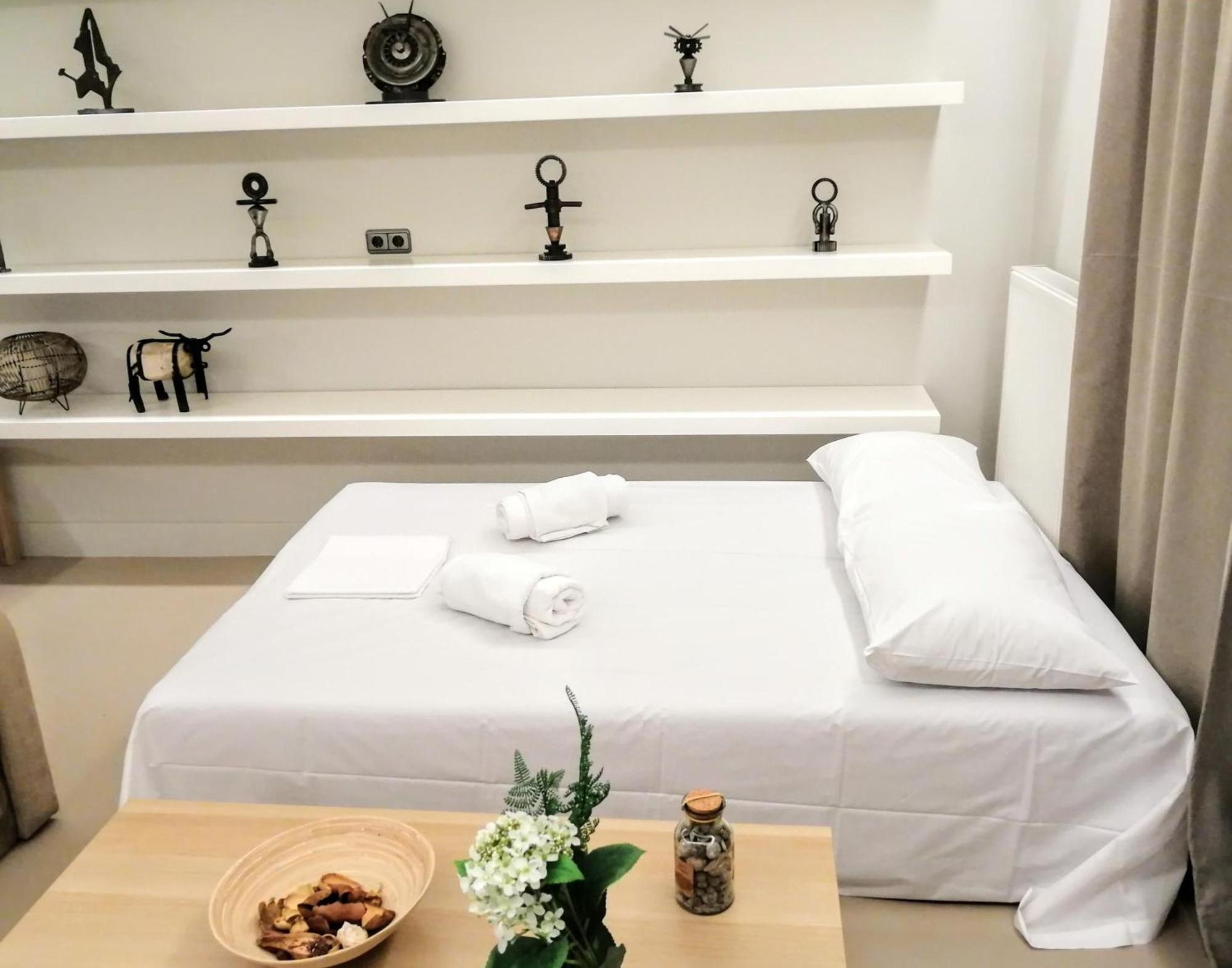 Luxurious Minimal Apartment In Acropolis أثينا المظهر الخارجي الصورة