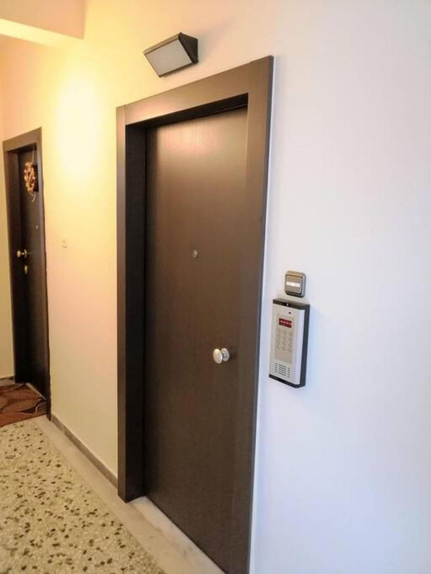 Luxurious Minimal Apartment In Acropolis أثينا المظهر الخارجي الصورة