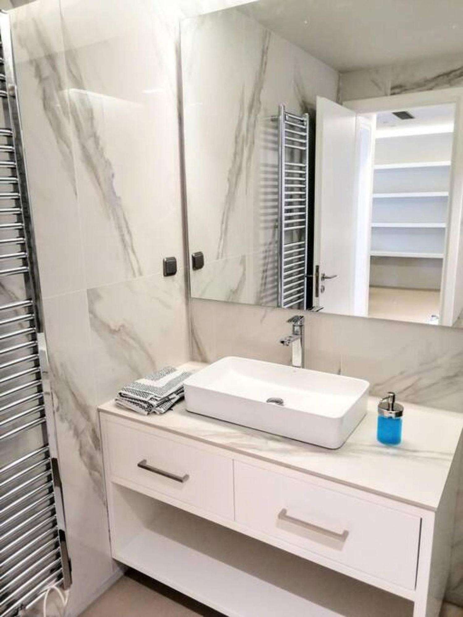 Luxurious Minimal Apartment In Acropolis أثينا المظهر الخارجي الصورة